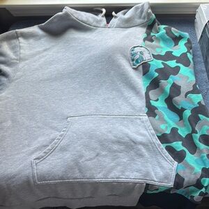 Pre Owned
Star Wars Gray and Green Mandalorian Hoodie Disneyland Exclusive